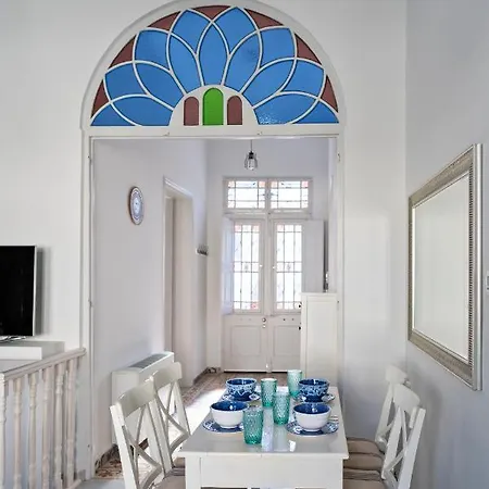 Beautiful Neoclassical House In Rhodes Town فيلة
